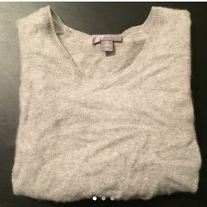 Women’s light grey cashmere sweater